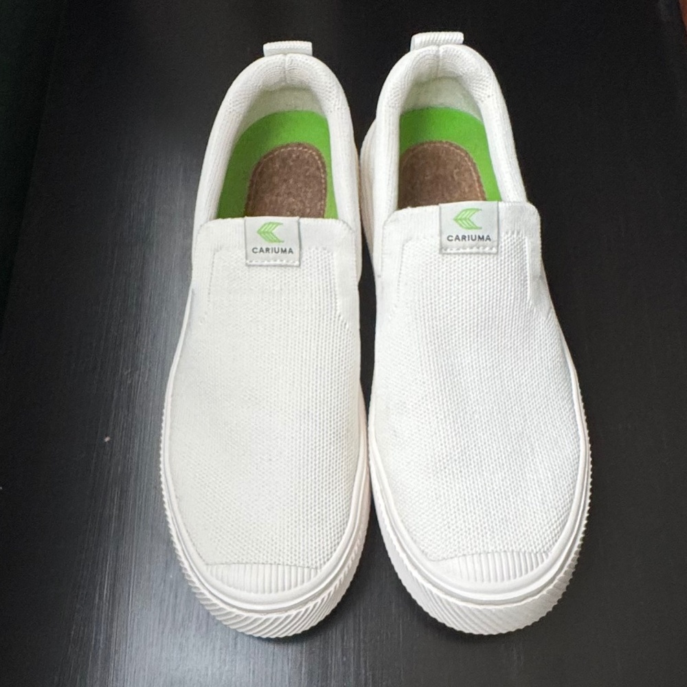 Cariuma IBI White Knit Slip On Sneakers - size W9